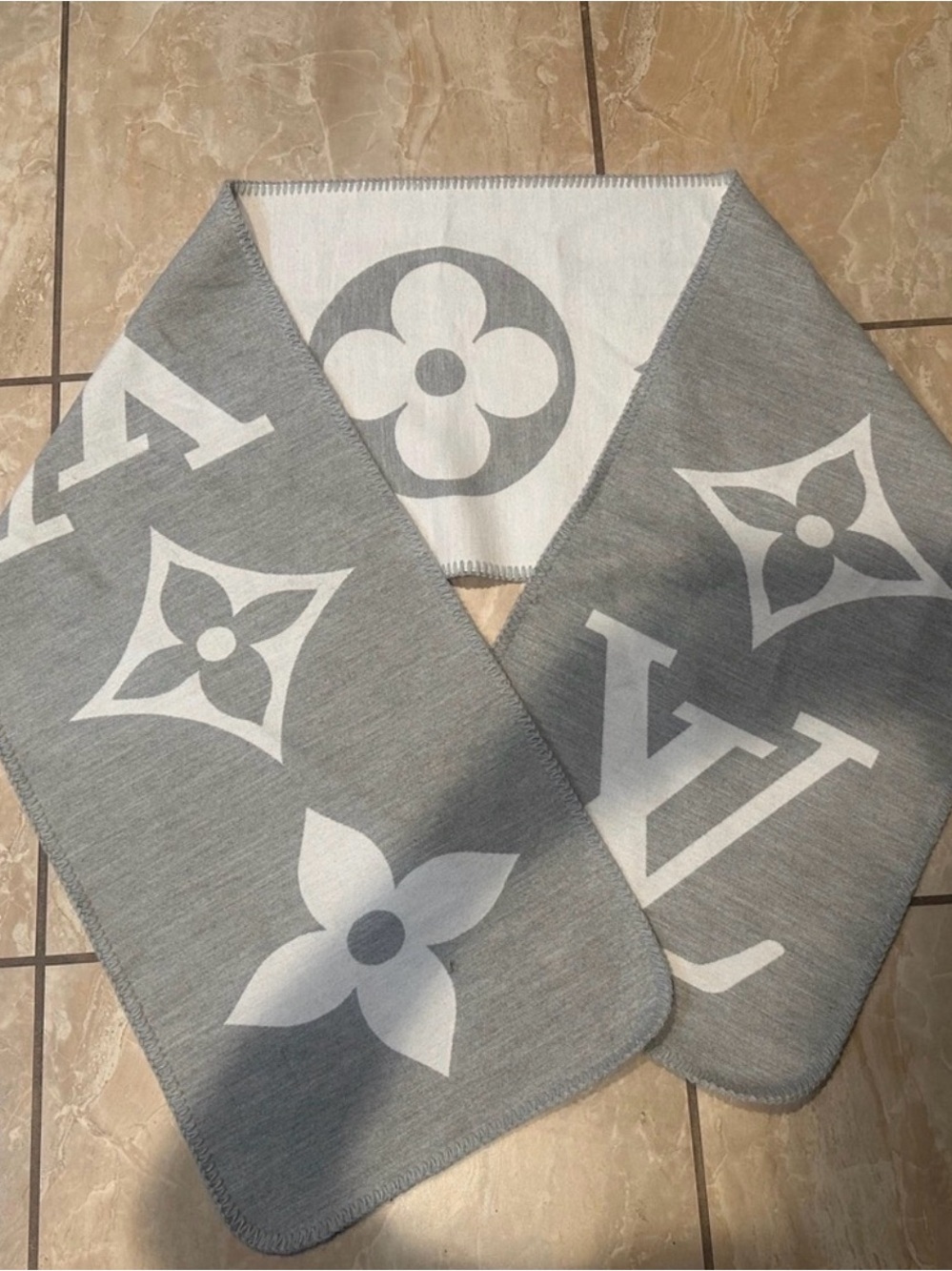Grey and White Louis Vuitton
Monogram Logo Scarf